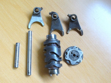 vaihteensiirtäjät + rumpu - Suzuki RGF 125 ´93 vaihteensiirtäjät + rumpu - Suzuki RGF 125 ´93