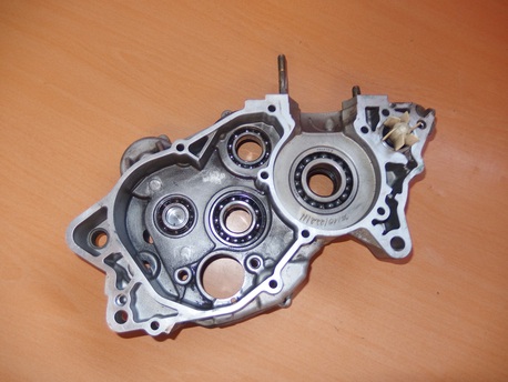 moottorinlohko vasen - Aprilia RS125 ´02