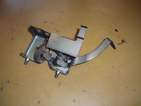 Peugeot SV50, istuimen lukkorunko