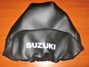 istuimen päällinen Suzuki PV50 - hiilikuitu/musta ( tekstillä )